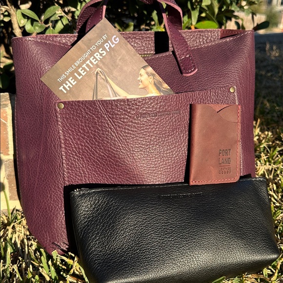 🦄 PLG Plum medium zip crossbody tote NEW card holder makeup utility bag - Picture 7 of 17